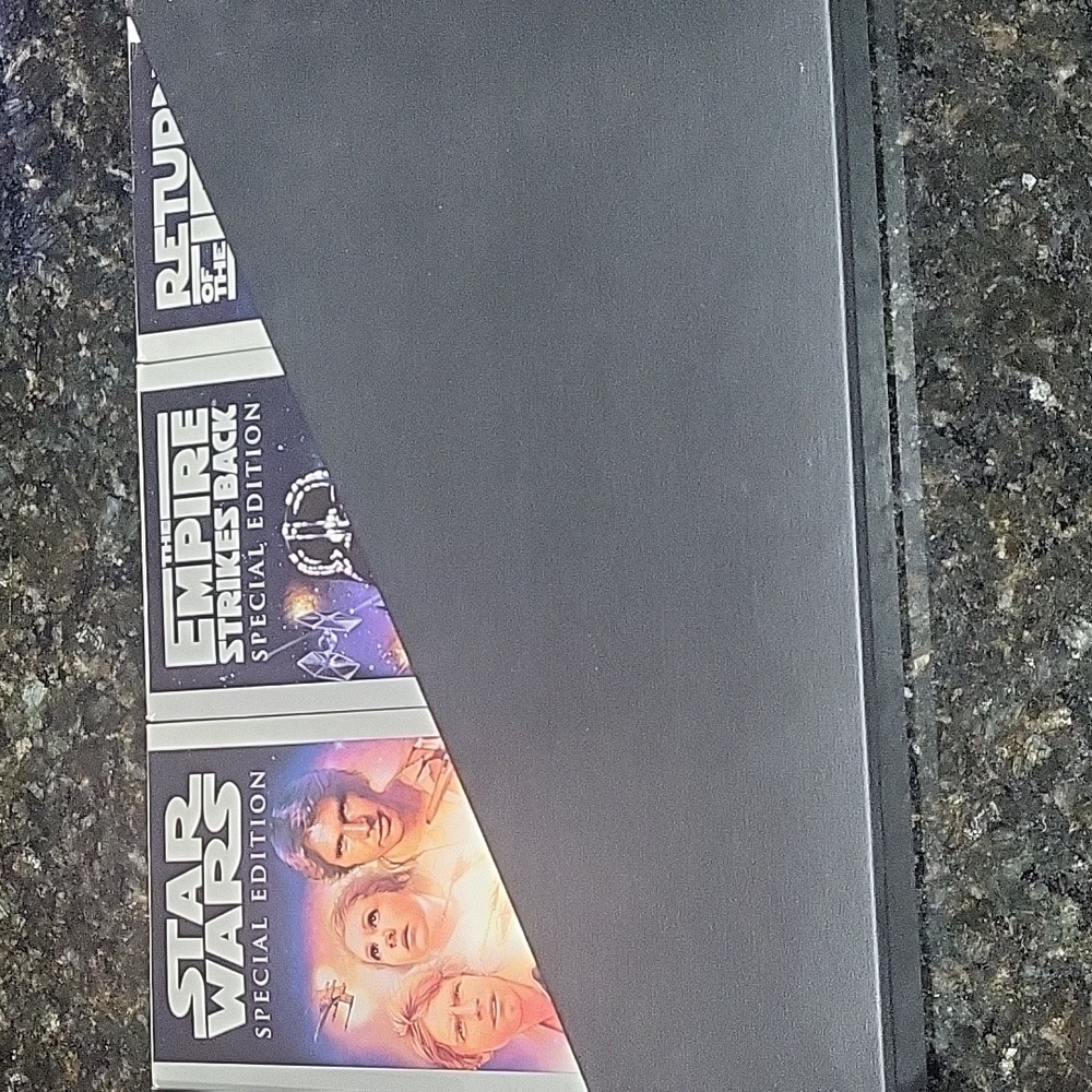 VINTAGE STAR WARS TRILOGY THX WIDESCREEN VHS COLLECTOR'S EDITION - Picture 2 of 10